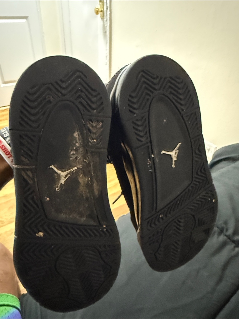 Nike kids Black Low-Top Retro Basketball Sneakers - Picture 7 of 7